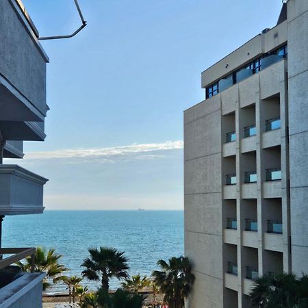 Апартаменты Sea View Apartament. Luxury Area In Durres Beach. Экстерьер фото